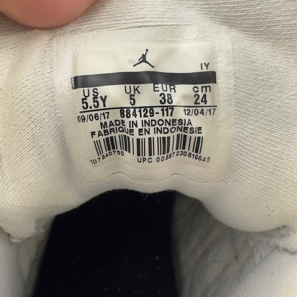 Nike Air Jordan 13 Retro ‘Hyper Royal’‎ white shoes - Picture 7 of 8